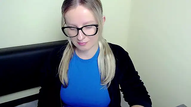 Snapshot of VanillaRose_ chatting on 09/12/25, 06:24 VanillaRose online show from 09/12/25, 06:24