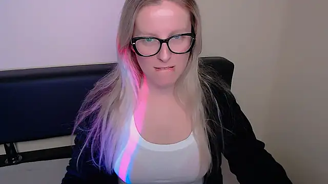 Snapshot of VanillaRose_ chatting on 09/26/25, 06:50 VanillaRose online show from 09/26/25, 06:50