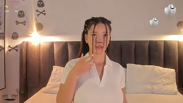 Sophie Smith19  online show from 10/31/25, 01:45