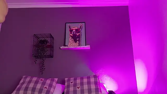 Snapshot of Taylorsmitth_ chatting on 11/25/25, 12:05 Taylorsmitth online show from 11/25/25, 12:05