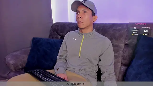 j deex online show from 11/21/25, 04:49