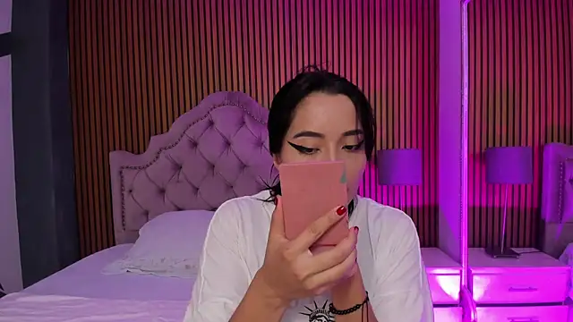 Starbutterflyy  online show from 11/04/25, 04:11