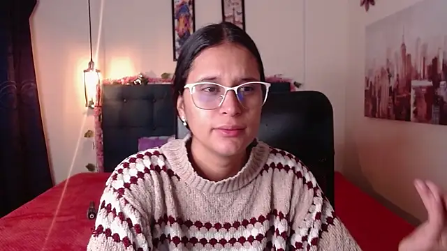 Snapshot of valentini_villa chatting on 09/15/25, 01:33 valentini villa online show from 09/15/25, 01:33