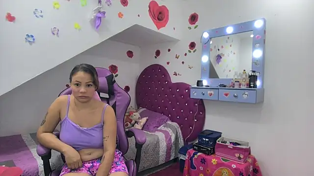 Snapshot of soffy_rosses chatting on 11/11/25, 02:55 soffy rosses online show from 11/11/25, 02:55