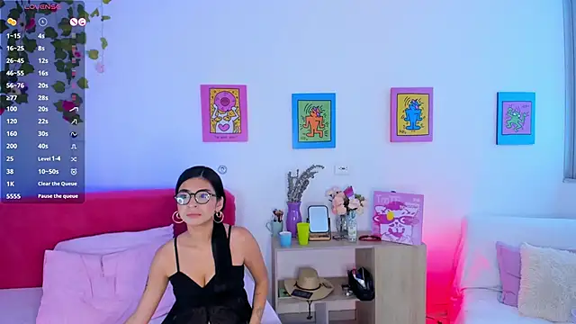 Snapshot of AprilAddams_ chatting on 09/16/25, 09:27 AprilAddams online show from 09/16/25, 09:27