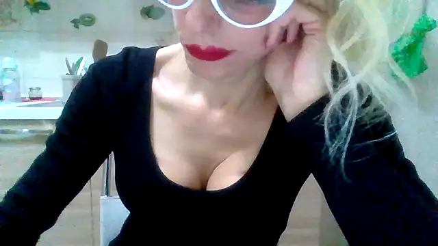 Kelly80 online show from 10/21/25, 04:19