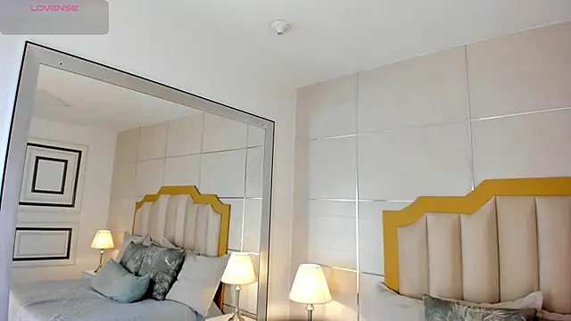 Snapshot of MaddieParker chatting on 10/21/25, 07:25 MaddieParker online show from 10/21/25, 07:25