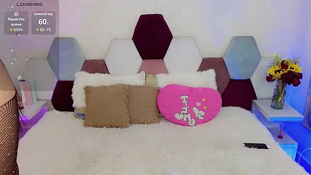 kushina uzumaki75 online show from 11/14/25, 03:49