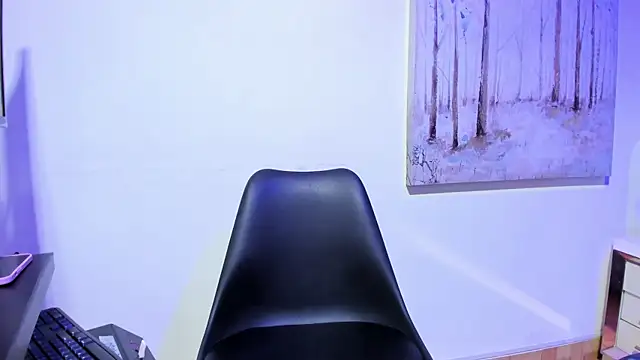 Snapshot of DanniaKross chatting on 10/20/25, 08:42 DanniaKross online show from 10/20/25, 08:42