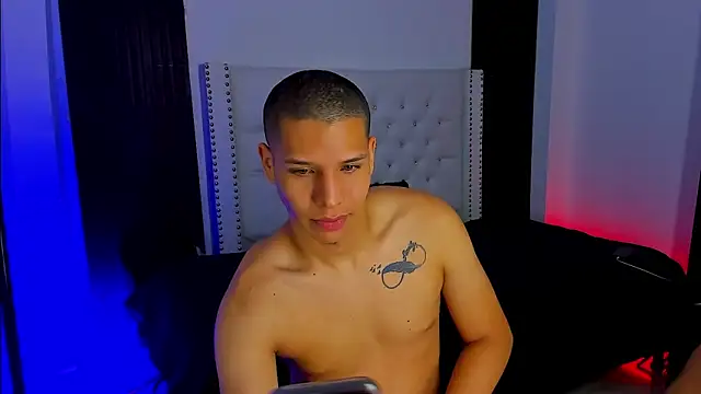 Latin Boyss  online show from 10/18/25, 07:47