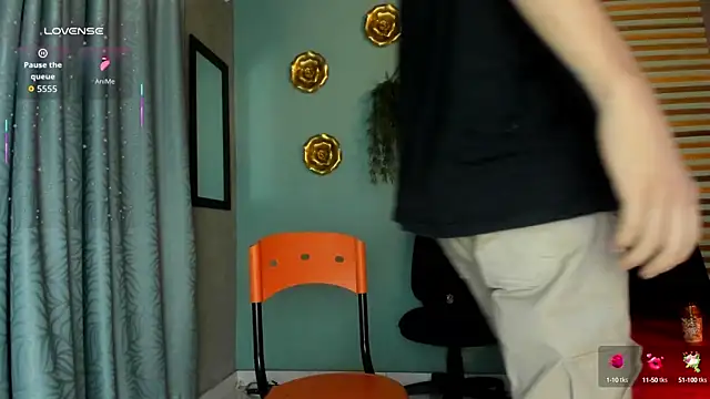 Snapshot of david_huge chatting on 09/19/25, 01:23 david huge online show from 09/19/25, 01:23