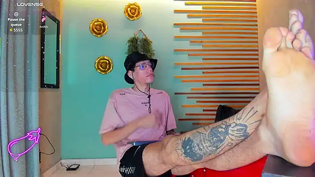 Snapshot of david_huge chatting on 10/09/25, 01:20 david huge online show from 10/09/25, 01:20