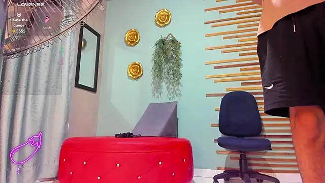 Snapshot of david_huge chatting on 10/11/25, 01:20 david huge online show from 10/11/25, 01:20