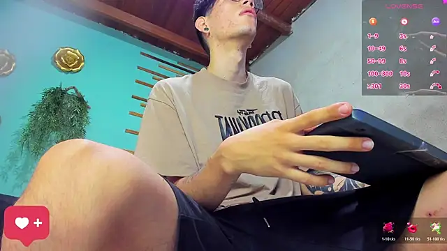 Snapshot of david_huge chatting on 11/01/25, 01:35 david huge online show from 11/01/25, 01:35