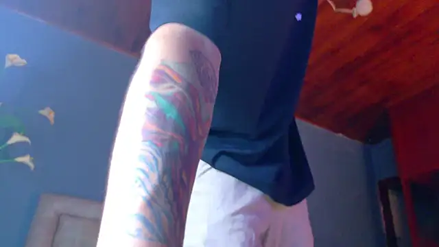 Snapshot of david_huge chatting on 11/15/25, 01:25 david huge online show from 11/15/25, 01:25