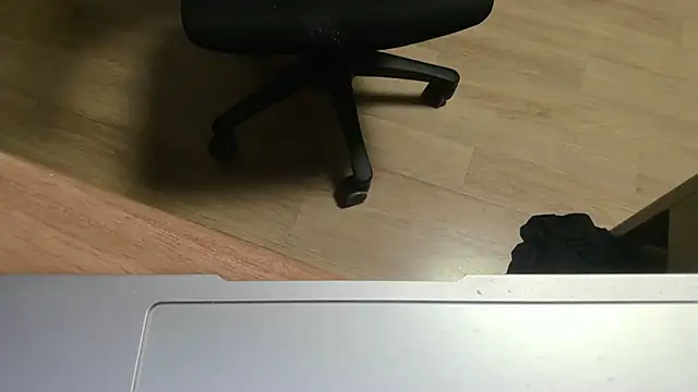 Snapshot of baeni20 chatting on 11/27/25, 01:18 baeni20 online show from 11/27/25, 01:18