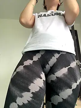 Snapshot of Megan_colsom chatting on 10/30/25, 05:35 Megan colsom online show from 10/30/25, 05:35