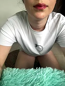 Snapshot of Megan_colsom chatting on 11/27/25, 03:03 Megan colsom online show from 11/27/25, 03:03