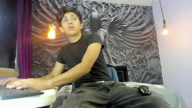 Snapshot of Ethann1_ chatting on 10/21/25, 03:57 Ethann1  online show from 10/21/25, 03:57