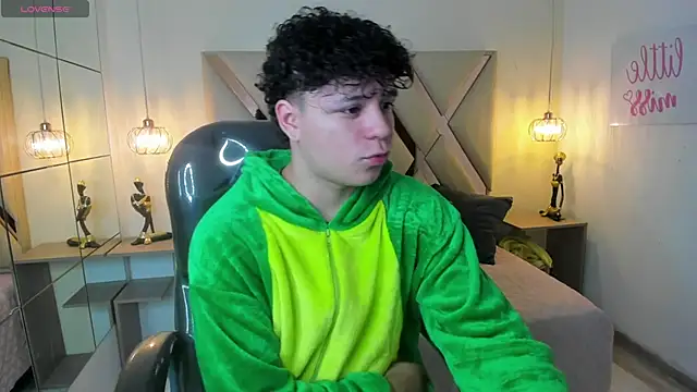 BenjaminBottonn online show from 09/08/25, 07:35