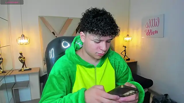 BenjaminBottonn online show from 09/23/25, 07:39