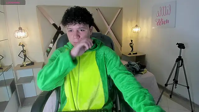 BenjaminBottonn online show from 10/04/25, 08:07