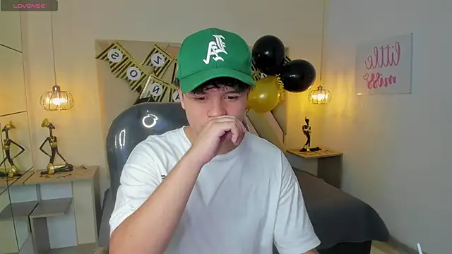 BenjaminBottonn online show from 10/18/25, 05:57