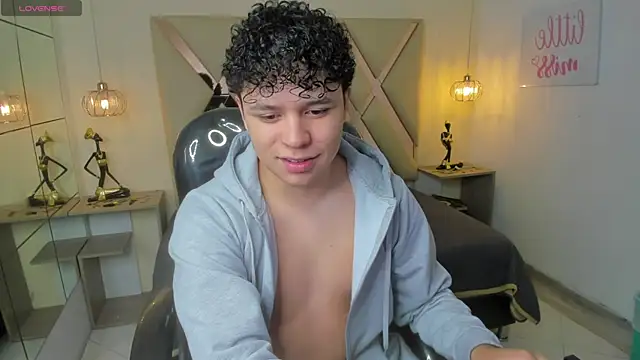 BenjaminBottonn online show from 10/25/25, 08:14