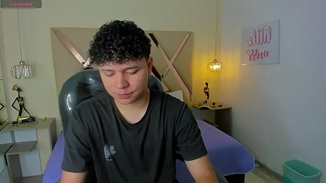 BenjaminBottonn online show from 11/02/25, 07:38