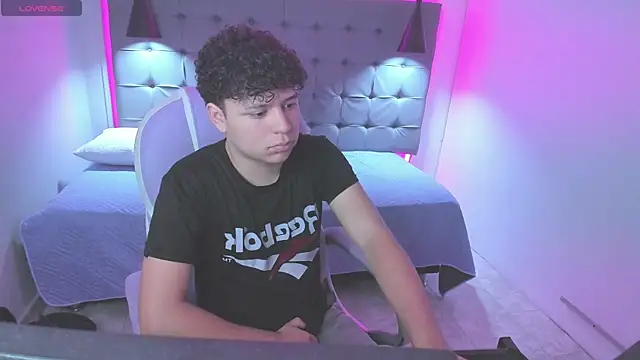 BenjaminBottonn online show from 11/21/25, 06:39