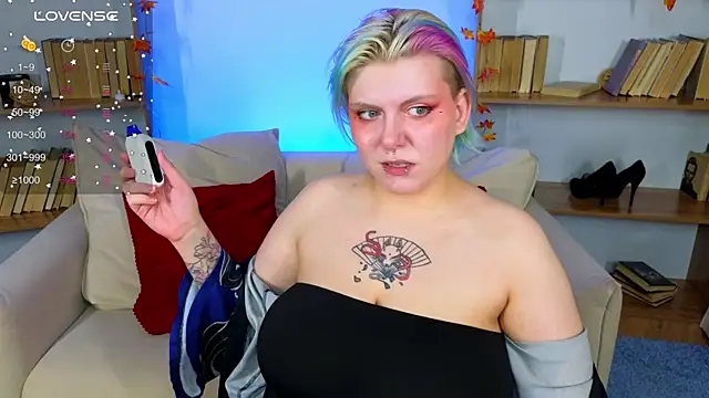 bluelunaray online show from 10/11/25, 02:11