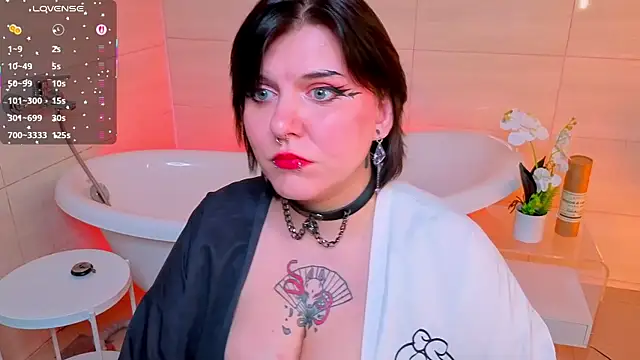 bluelunaray online show from 11/18/25, 10:09