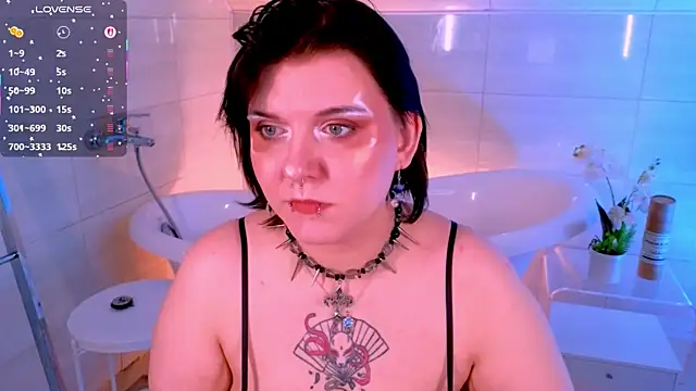 bluelunaray online show from 11/21/25, 11:20