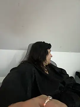 Snapshot of Liza_Will chatting on 10/14/25, 06:31 Liza Will online show from 10/14/25, 06:31