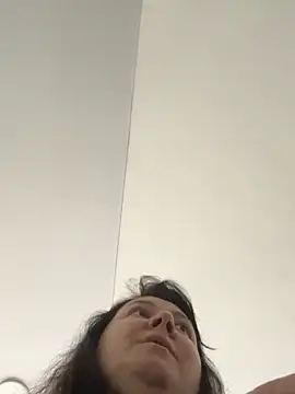 Snapshot of Liza_Will chatting on 10/22/25, 08:14 Liza Will online show from 10/22/25, 08:14