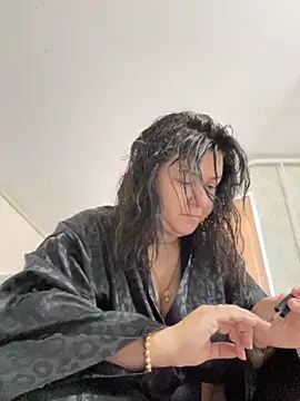 Snapshot of Liza_Will chatting on 10/27/25, 05:55 Liza Will online show from 10/27/25, 05:55