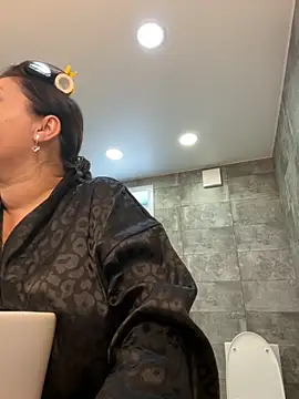 Snapshot of Liza_Will chatting on 10/31/25, 06:58 Liza Will online show from 10/31/25, 06:58