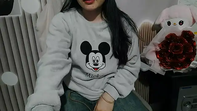 Snapshot of Emachiii chatting on 11/19/25, 04:45 Emachiii online show from 11/19/25, 04:45