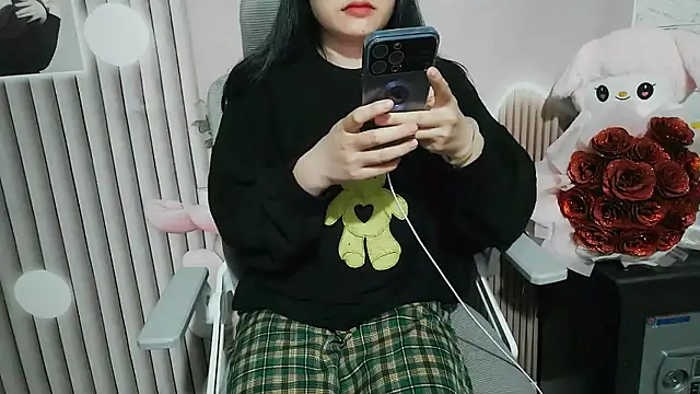 Snapshot of Emachiii chatting on 11/20/25, 01:06 Emachiii online show from 11/20/25, 01:06