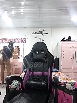 Snapshot of translatina777 chatting on 10/23/25, 02:44 translatina777 online show from 10/23/25, 02:44