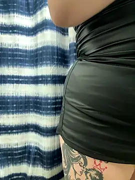 Snapshot of MamaSpicy chatting on 10/12/25, 02:21 MamaSpicy online show from 10/12/25, 02:21