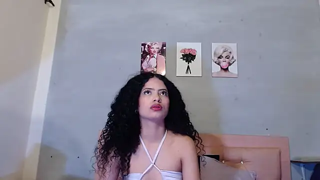 Adut Akech online show from 10/08/25, 12:14