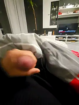 Snapshot of Bog_dan123 chatting on 10/04/25, 10:30 Bog dan123 online show from 10/04/25, 10:30