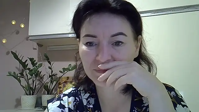 Snapshot of Krystal_82 chatting on 10/04/25, 04:43 Krystal 82 online show from 10/04/25, 04:43