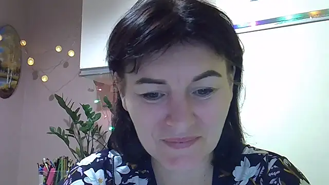 Snapshot of Krystal_82 chatting on 10/04/25, 04:49 Krystal 82 online show from 10/04/25, 04:49