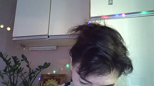 Snapshot of Krystal_82 chatting on 10/21/25, 07:53 Krystal 82 online show from 10/21/25, 07:53