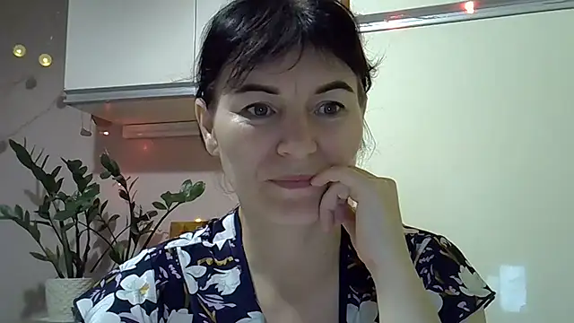 Snapshot of Krystal_82 chatting on 10/24/25, 10:17 Krystal 82 online show from 10/24/25, 10:17