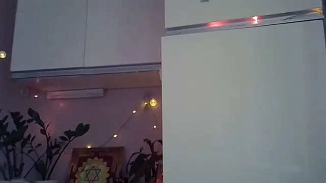 Snapshot of Krystal_82 chatting on 10/28/25, 07:34 Krystal 82 online show from 10/28/25, 07:34