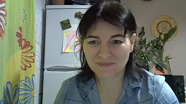 Snapshot of Krystal_82 chatting on 11/16/25, 07:41 Krystal 82 online show from 11/16/25, 07:41