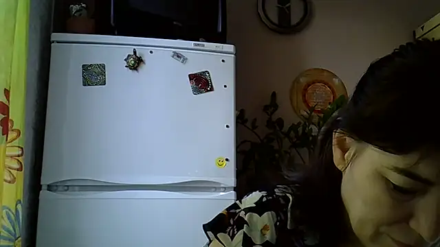 Snapshot of Krystal_82 chatting on 11/19/25, 08:47 Krystal 82 online show from 11/19/25, 08:47